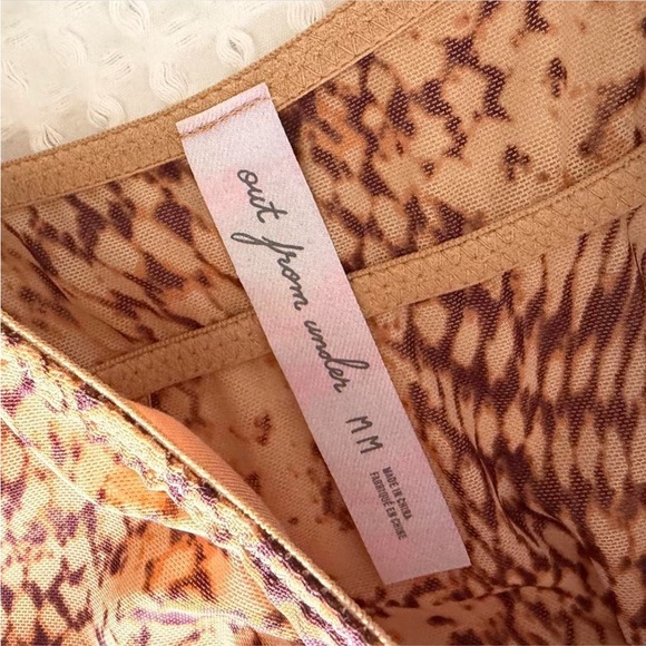 Urban Outfitters Tan Patterned Open Slit Front Top - Picture 6 of 6